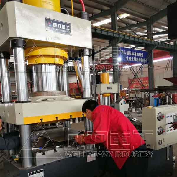 630噸四柱油壓機(jī)_630t集裝箱車廂板沖壓成型液壓機(jī)