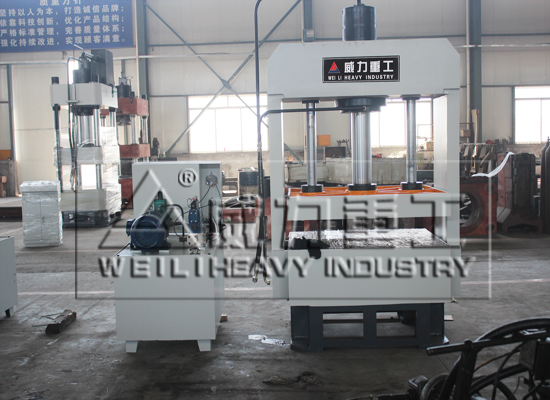 100噸龍門液壓機2