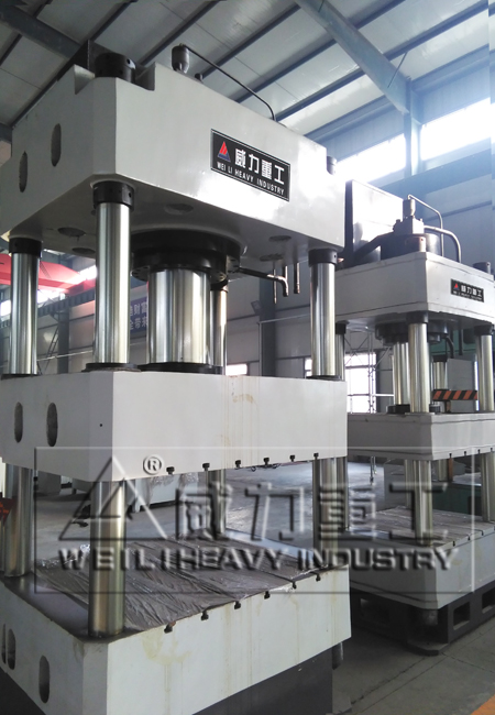 灰斗車(chē)成型三梁四柱液壓機(jī)