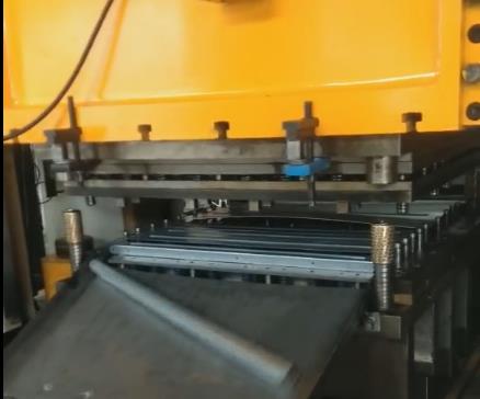 一機(jī)配兩套模具