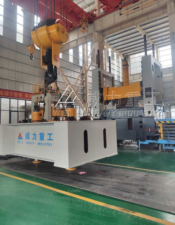 630噸框架式液壓機(jī)裝配中