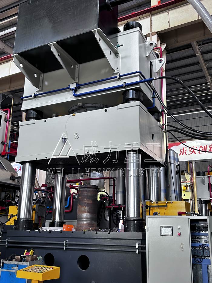2500噸四柱內(nèi)高壓成型液壓機