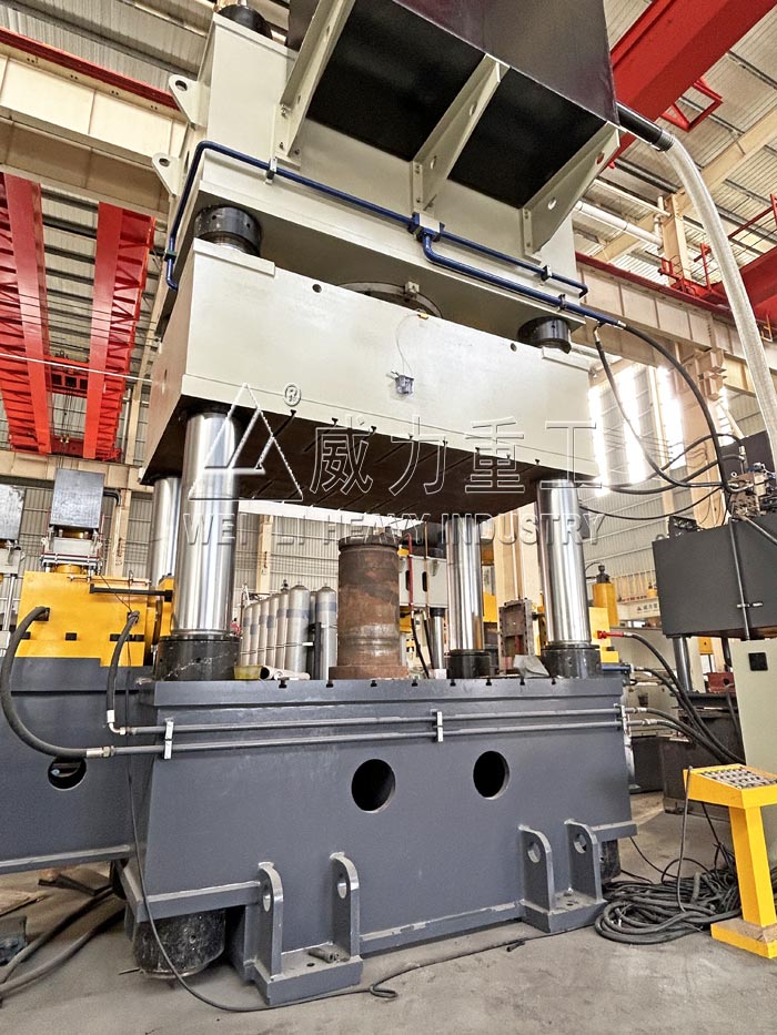 汽車橋殼內(nèi)高壓成型液壓機