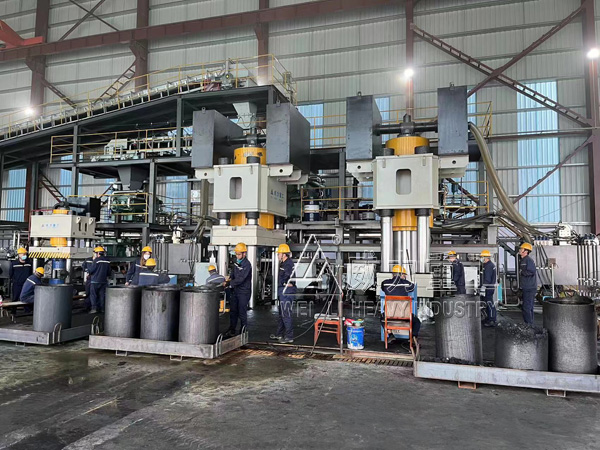 2000噸坩堝液壓機(jī)客戶使用現(xiàn)場(chǎng)